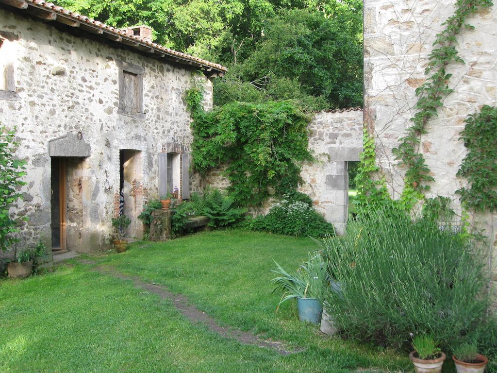 Le Domaine De Panissac Bed and Breakfast Berneuil  Eksteriør billede